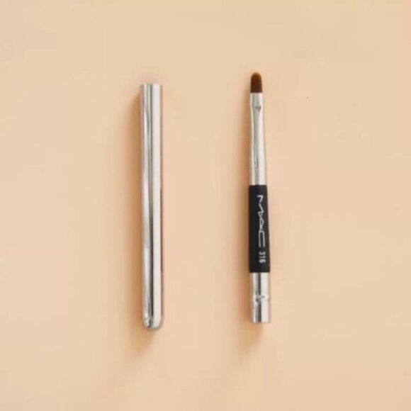 MAC Cosmetics #316 Lip BRUSH - NEW IN SLEEVE - Picture 2 of 2